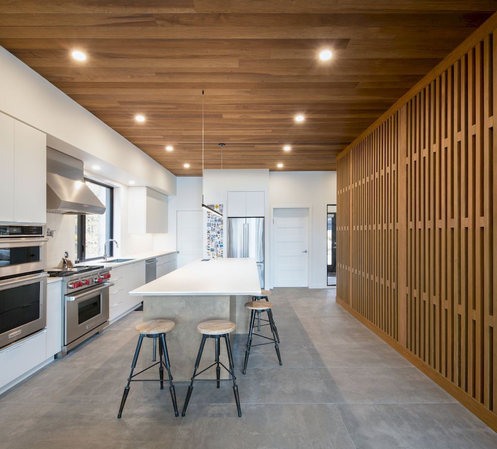 Prefabricated Country Home in Canada by Figurr Architects Colective 3