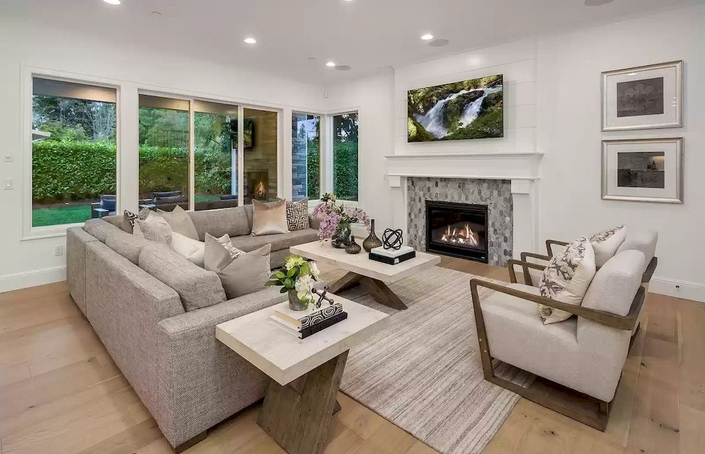 The Estate in Washington is a luxurious home located on a private and spacious lot now available for sale. This home located at 9046 SE 61st St, Mercer Island, Washington; offering 05 bedrooms and 05 bathrooms with 3,826 square feet of living spaces. 