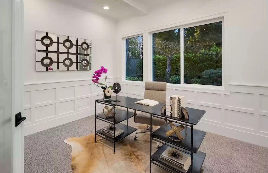 The Estate in Washington is a luxurious home located on a private and spacious lot now available for sale. This home located at 9046 SE 61st St, Mercer Island, Washington; offering 05 bedrooms and 05 bathrooms with 3,826 square feet of living spaces. 