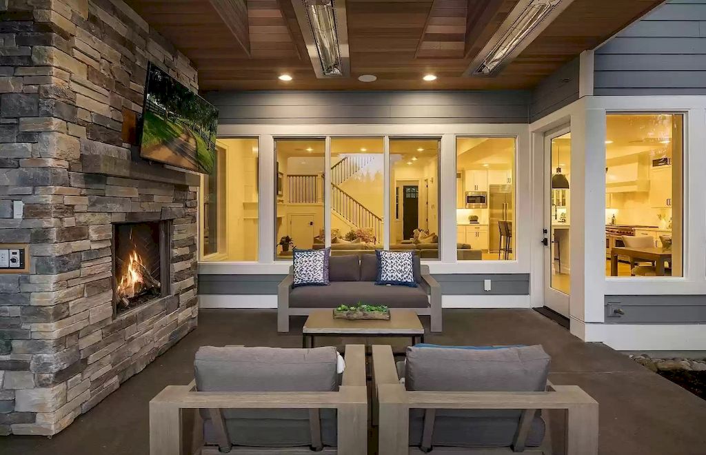 The Estate in Washington is a luxurious home located on a private and spacious lot now available for sale. This home located at 9046 SE 61st St, Mercer Island, Washington; offering 05 bedrooms and 05 bathrooms with 3,826 square feet of living spaces. 