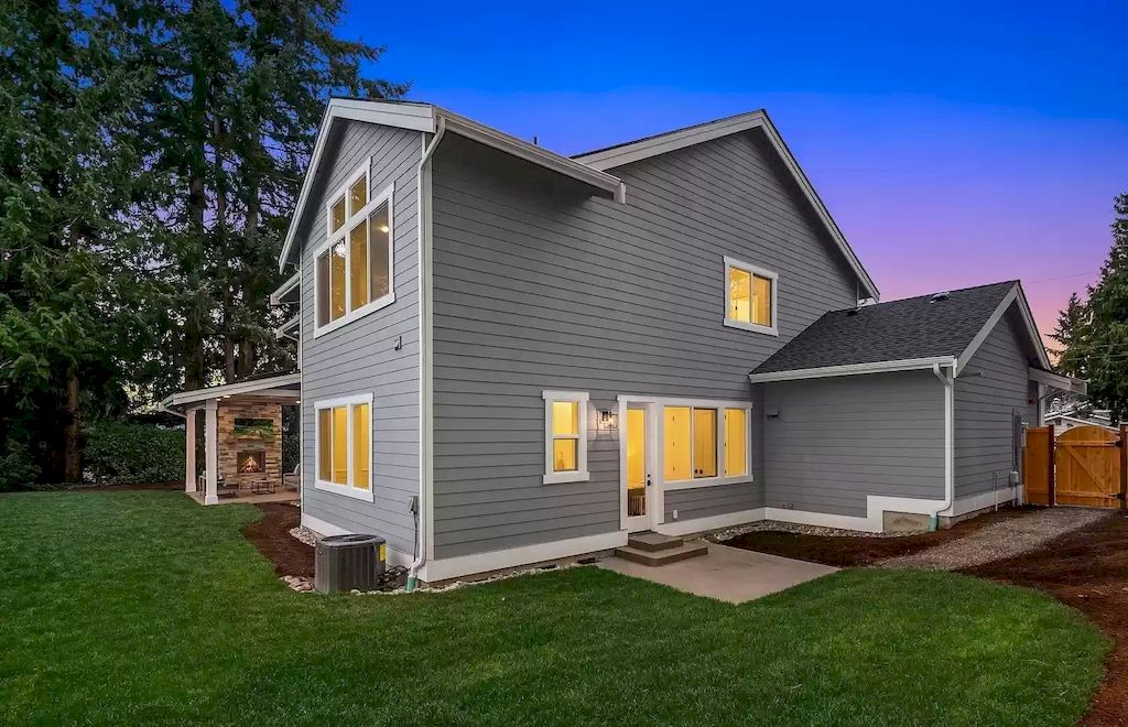 The Estate in Washington is a luxurious home located on a private and spacious lot now available for sale. This home located at 9046 SE 61st St, Mercer Island, Washington; offering 05 bedrooms and 05 bathrooms with 3,826 square feet of living spaces. 