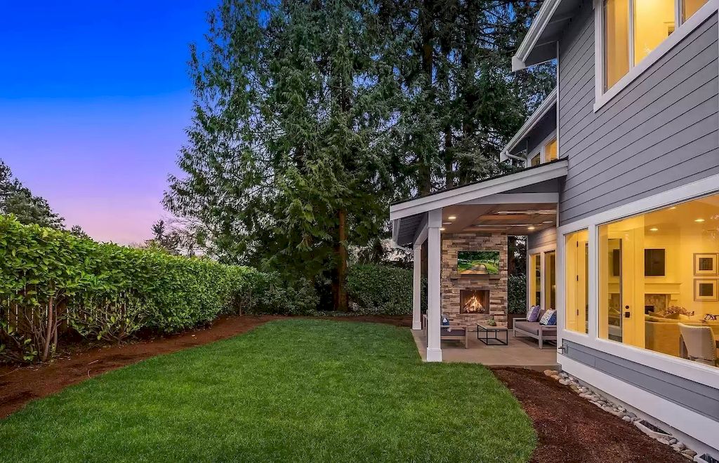 The Estate in Washington is a luxurious home located on a private and spacious lot now available for sale. This home located at 9046 SE 61st St, Mercer Island, Washington; offering 05 bedrooms and 05 bathrooms with 3,826 square feet of living spaces. 