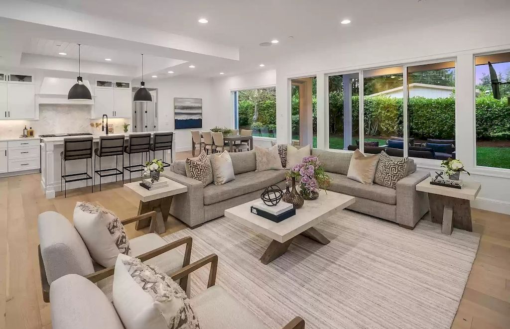 The Estate in Washington is a luxurious home located on a private and spacious lot now available for sale. This home located at 9046 SE 61st St, Mercer Island, Washington; offering 05 bedrooms and 05 bathrooms with 3,826 square feet of living spaces. 