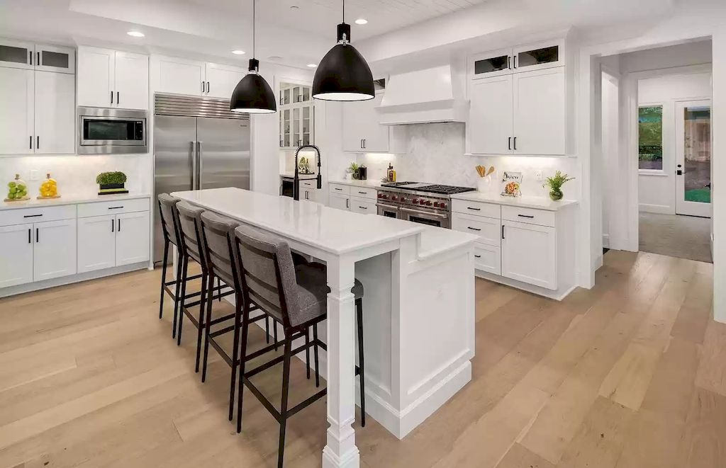 The Estate in Washington is a luxurious home located on a private and spacious lot now available for sale. This home located at 9046 SE 61st St, Mercer Island, Washington; offering 05 bedrooms and 05 bathrooms with 3,826 square feet of living spaces. 