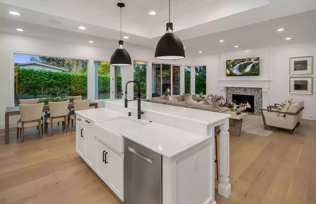 The Estate in Washington is a luxurious home located on a private and spacious lot now available for sale. This home located at 9046 SE 61st St, Mercer Island, Washington; offering 05 bedrooms and 05 bathrooms with 3,826 square feet of living spaces. 