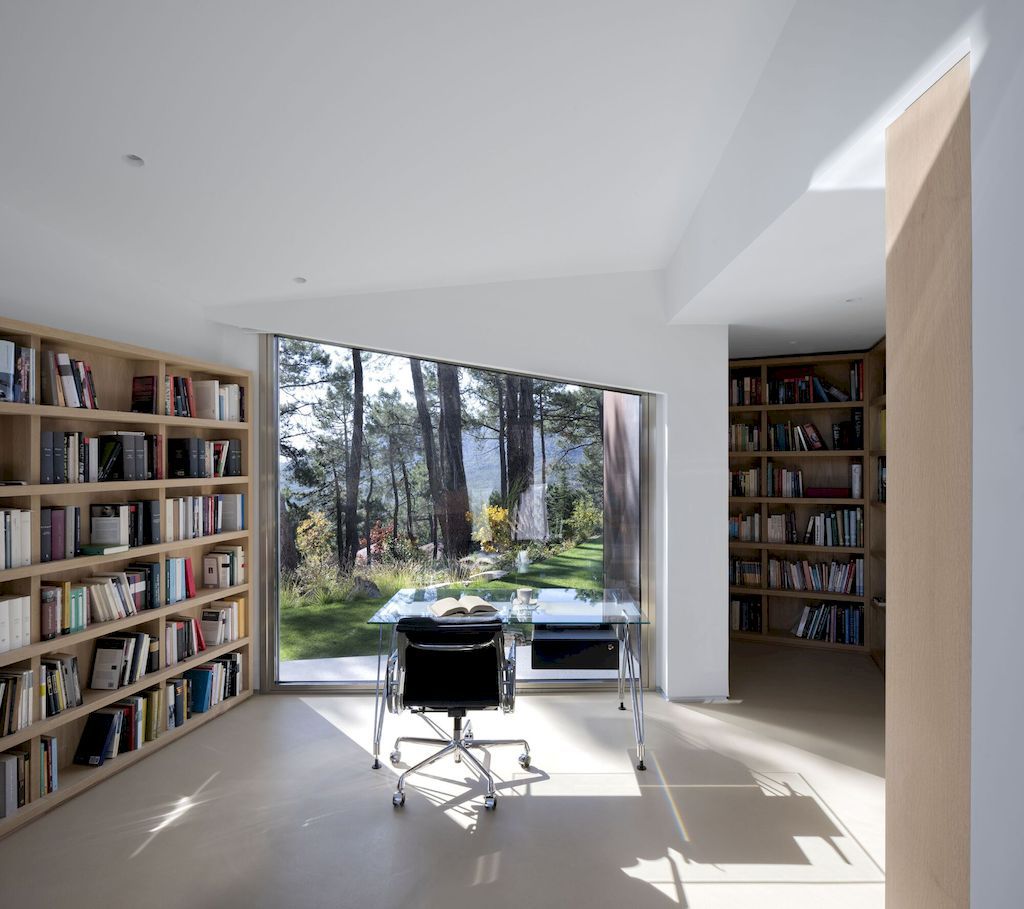 Szoke House, harmony with landscape by Aranguren Gallegos Arquitectos