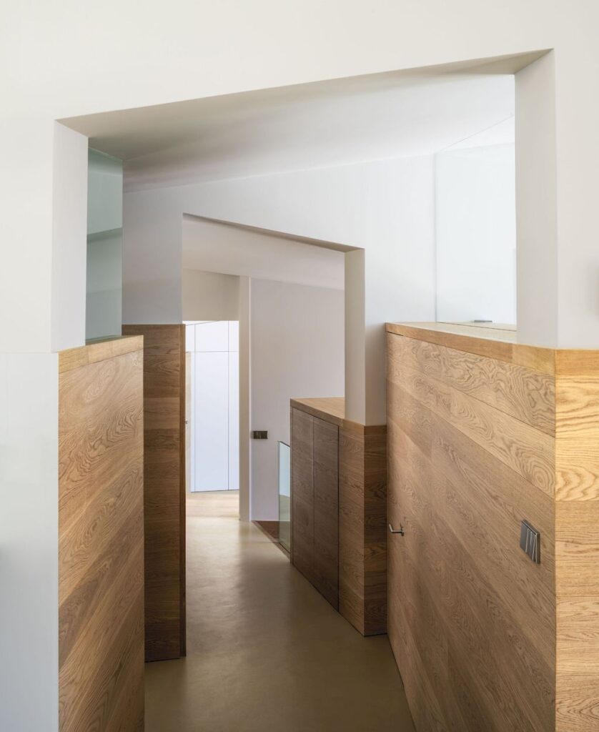 Szoke House, harmony with landscape by Aranguren Gallegos Arquitectos