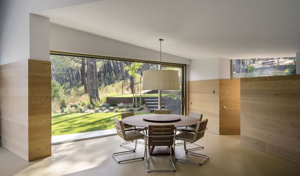 Szoke House, harmony with landscape by Aranguren Gallegos Arquitectos