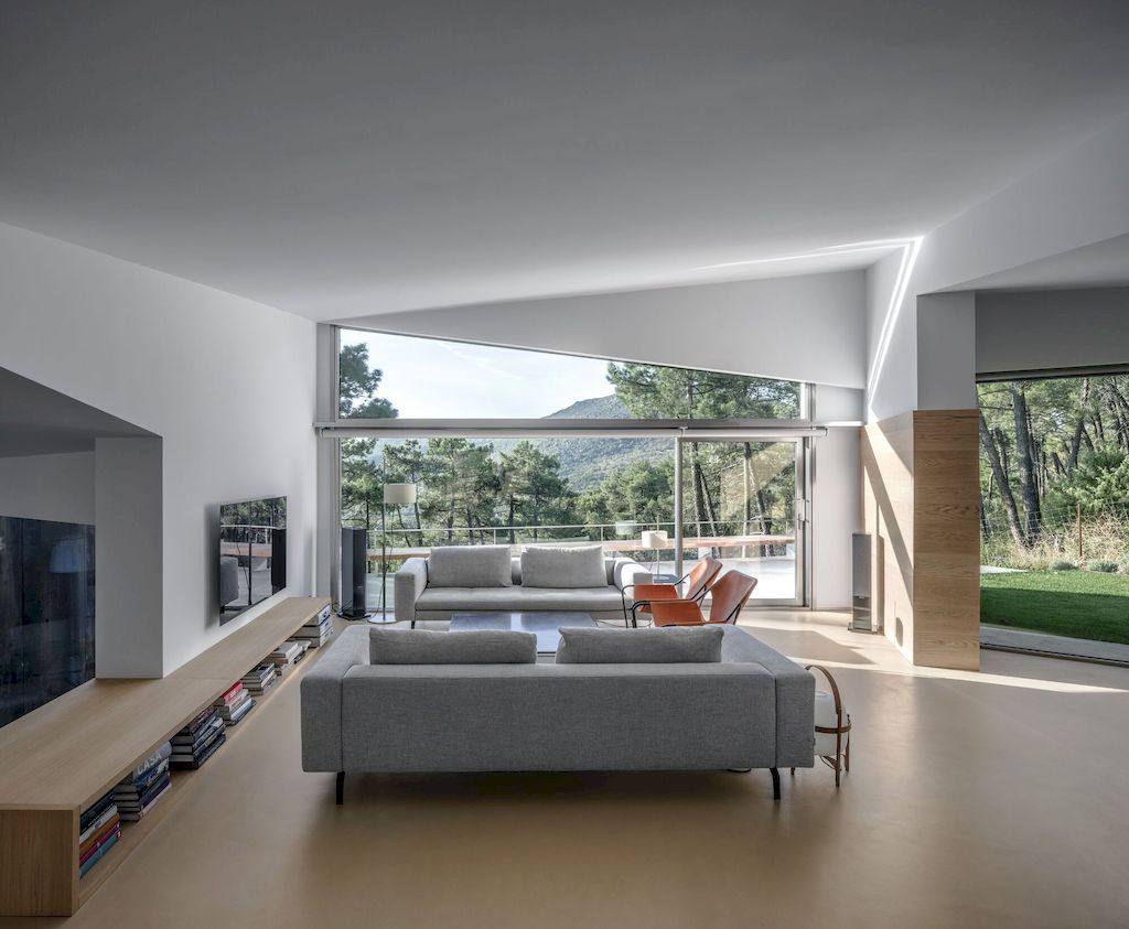 Szoke House, harmony with landscape by Aranguren Gallegos Arquitectos