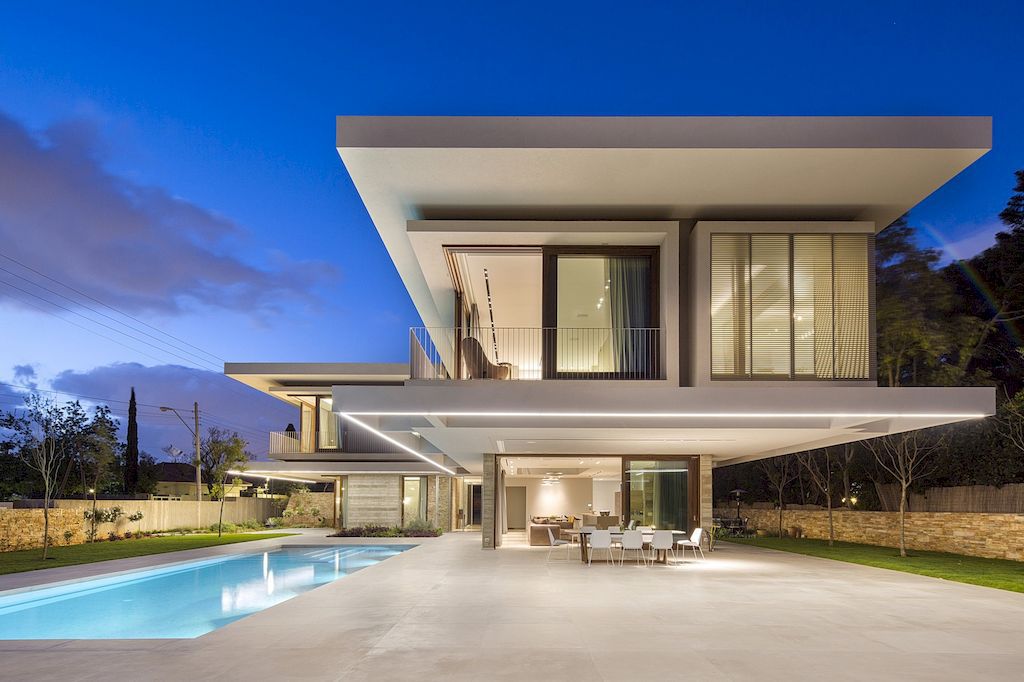 TLV House Luxury House in Suburb of Tel Aviv by Metropole Architects 17