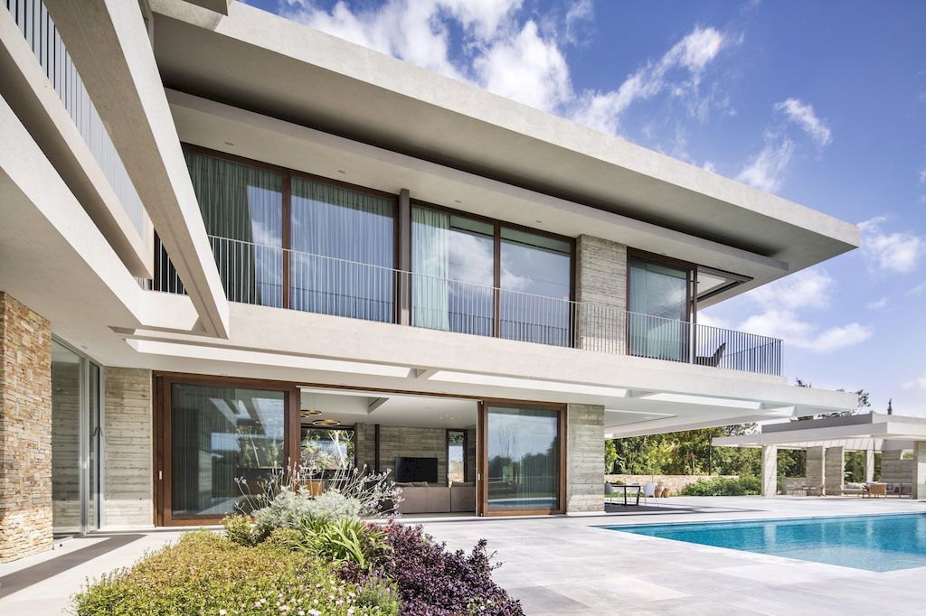 TLV House Luxury House in Suburb of Tel Aviv by Metropole Architects 21