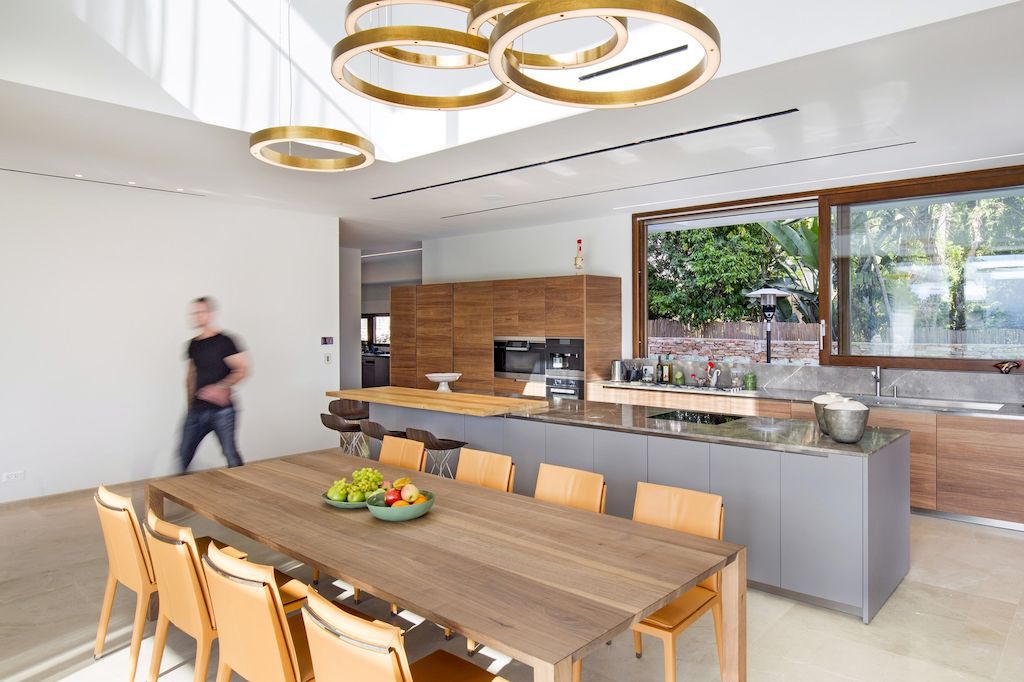 TLV House Luxury House in Suburb of Tel Aviv by Metropole Architects 29