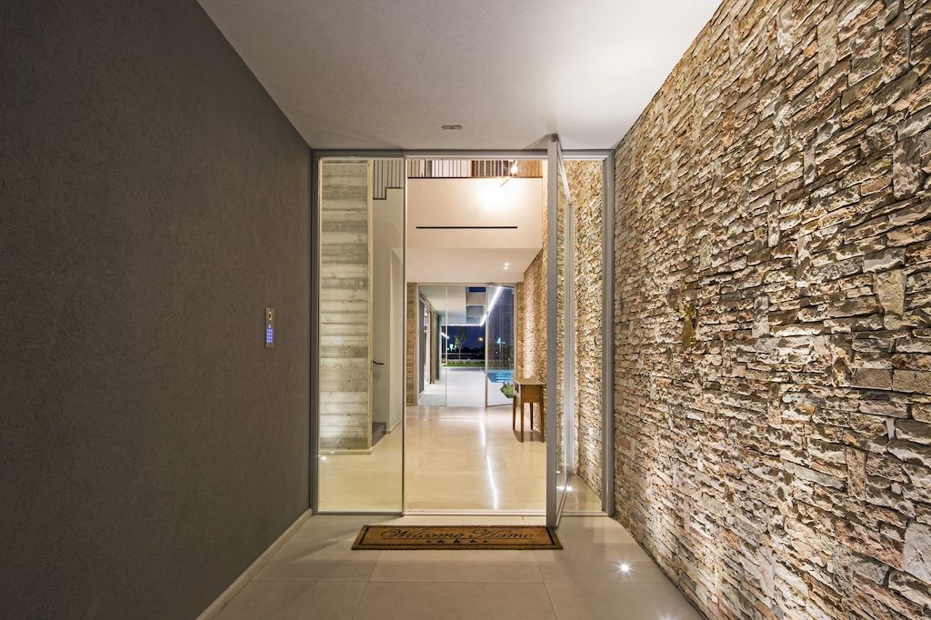 TLV House Luxury House in Suburb of Tel Aviv by Metropole Architects 31