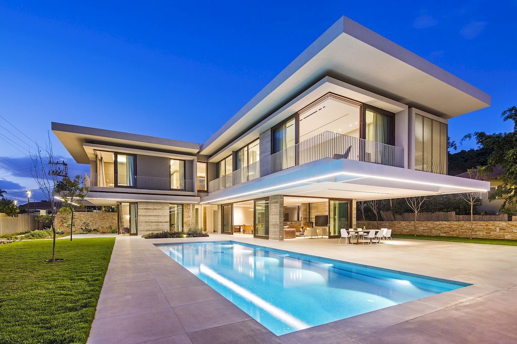 TLV House Luxury House in Suburb of Tel Aviv by Metropole Architects 37