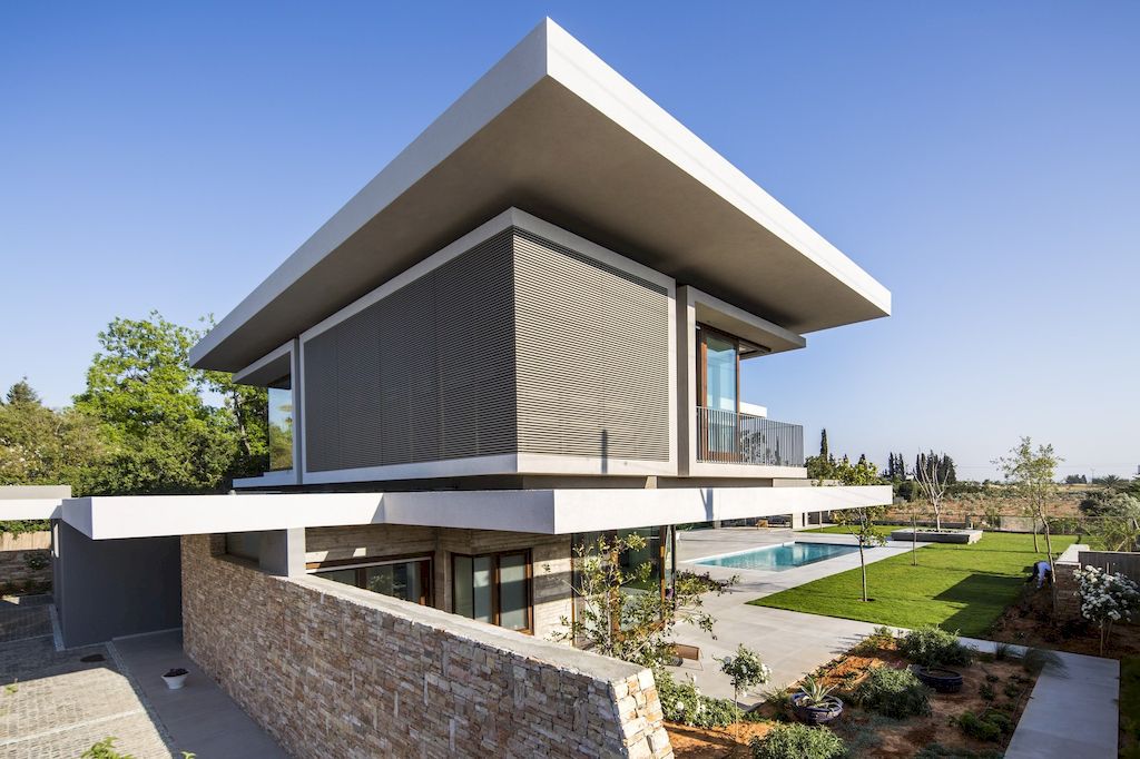 TLV House Luxury House in Suburb of Tel Aviv by Metropole Architects 7