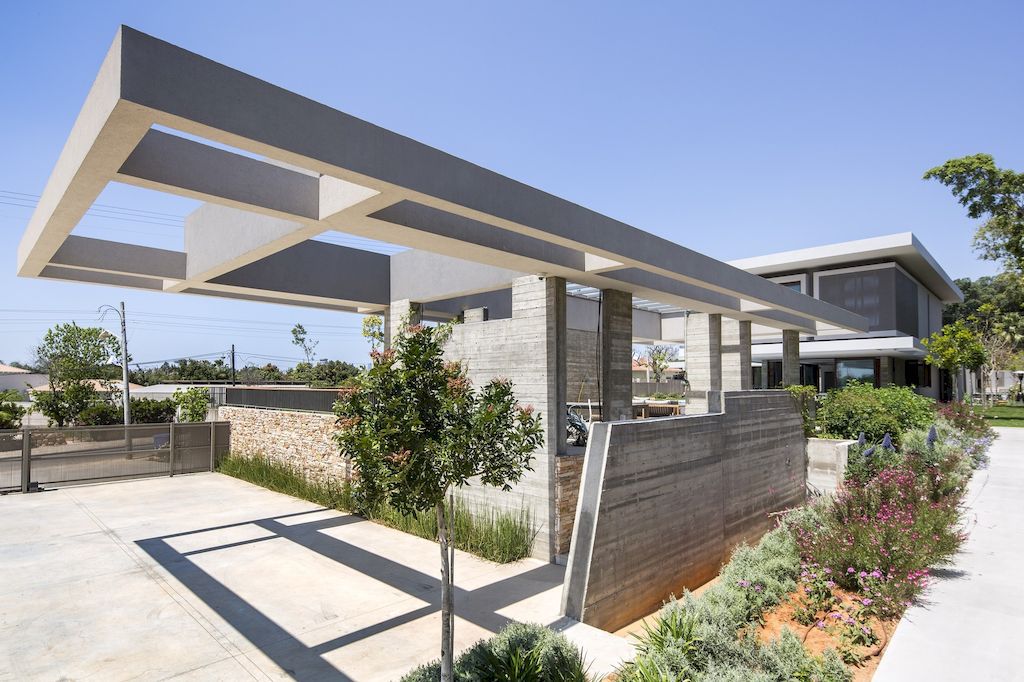 TLV House Luxury House in Suburb of Tel Aviv by Metropole Architects 9