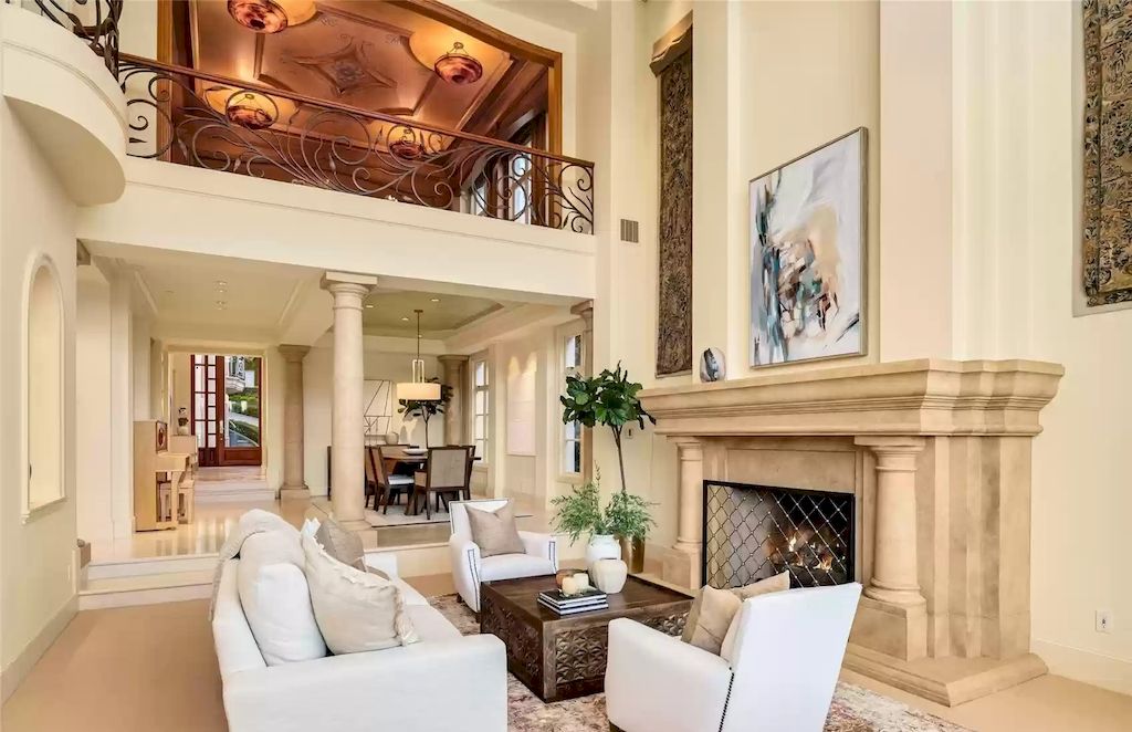 The Estate in Washington is a luxurious home with the hallmarks of grace, grandeur and privacy now available for sale. This home located at 3602 Evergreen Point Road, Medina, Washington; offering 04 bedrooms and 06 bathrooms with 6,520 square feet of living spaces.