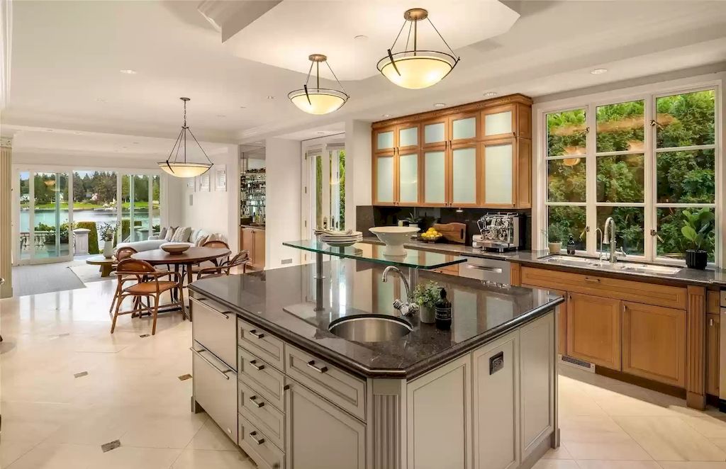 The Estate in Washington is a luxurious home with the hallmarks of grace, grandeur and privacy now available for sale. This home located at 3602 Evergreen Point Road, Medina, Washington; offering 04 bedrooms and 06 bathrooms with 6,520 square feet of living spaces.