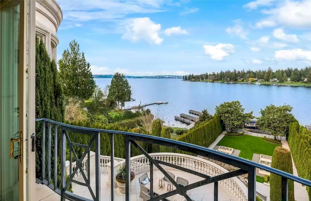 The Estate in Washington is a luxurious home with the hallmarks of grace, grandeur and privacy now available for sale. This home located at 3602 Evergreen Point Road, Medina, Washington; offering 04 bedrooms and 06 bathrooms with 6,520 square feet of living spaces.