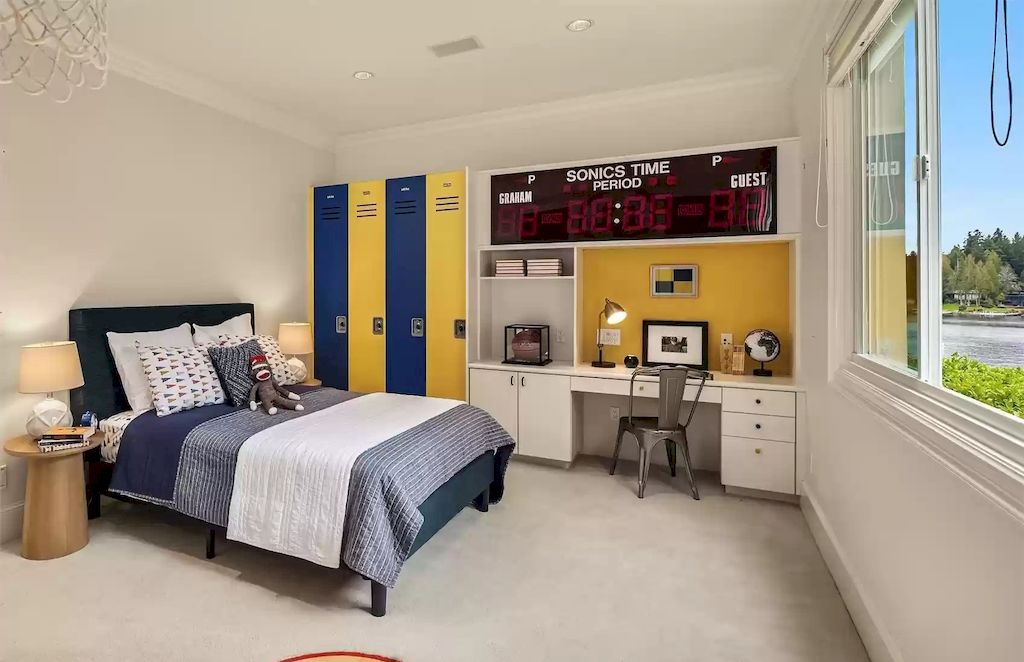 The Estate in Washington is a luxurious home with the hallmarks of grace, grandeur and privacy now available for sale. This home located at 3602 Evergreen Point Road, Medina, Washington; offering 04 bedrooms and 06 bathrooms with 6,520 square feet of living spaces.