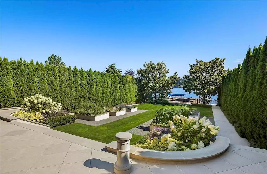 The Estate in Washington is a luxurious home with the hallmarks of grace, grandeur and privacy now available for sale. This home located at 3602 Evergreen Point Road, Medina, Washington; offering 04 bedrooms and 06 bathrooms with 6,520 square feet of living spaces.
