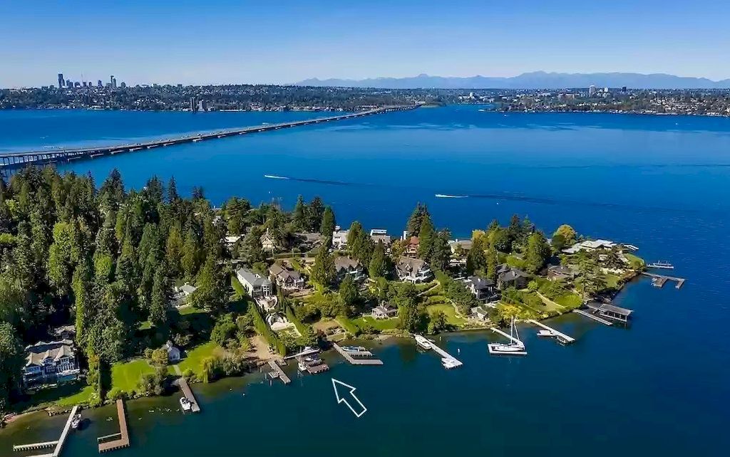 The Estate in Washington is a luxurious home with the hallmarks of grace, grandeur and privacy now available for sale. This home located at 3602 Evergreen Point Road, Medina, Washington; offering 04 bedrooms and 06 bathrooms with 6,520 square feet of living spaces.