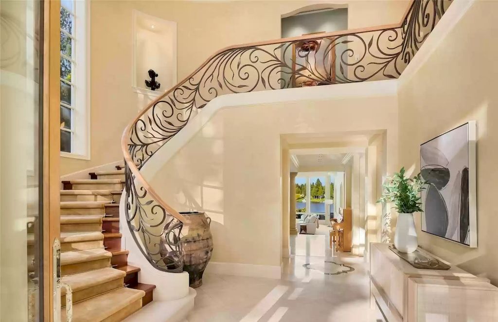 The Estate in Washington is a luxurious home with the hallmarks of grace, grandeur and privacy now available for sale. This home located at 3602 Evergreen Point Road, Medina, Washington; offering 04 bedrooms and 06 bathrooms with 6,520 square feet of living spaces.