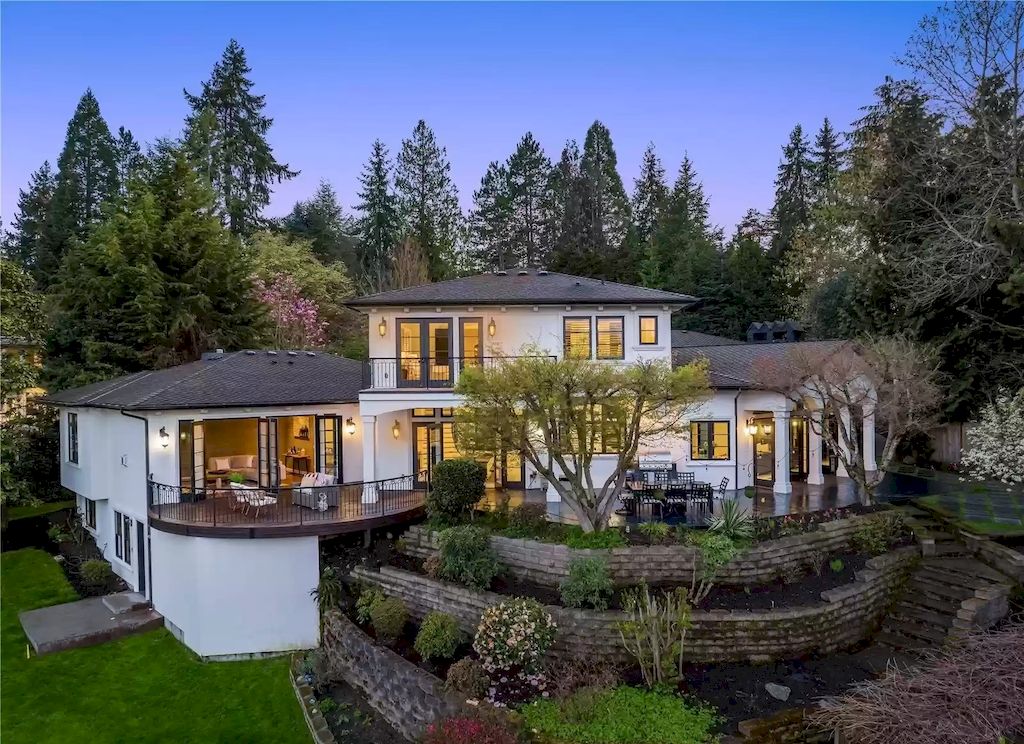 The Estate in Washington is a luxurious home beautifully and thoughtfully built in a grand-scale elegance for now available for sale. This home located at 8430 Hunts Point Lane, Hunts Point, Washington; offering 05 bedrooms and 05 bathrooms with 5,270 square feet of living spaces. 