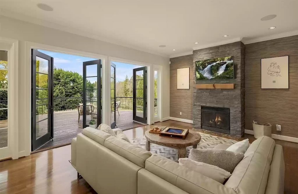 The Estate in Washington is a luxurious home beautifully and thoughtfully built in a grand-scale elegance for now available for sale. This home located at 8430 Hunts Point Lane, Hunts Point, Washington; offering 05 bedrooms and 05 bathrooms with 5,270 square feet of living spaces. 