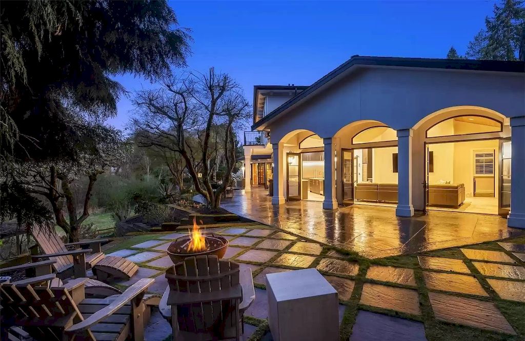 The Estate in Washington is a luxurious home beautifully and thoughtfully built in a grand-scale elegance for now available for sale. This home located at 8430 Hunts Point Lane, Hunts Point, Washington; offering 05 bedrooms and 05 bathrooms with 5,270 square feet of living spaces. 