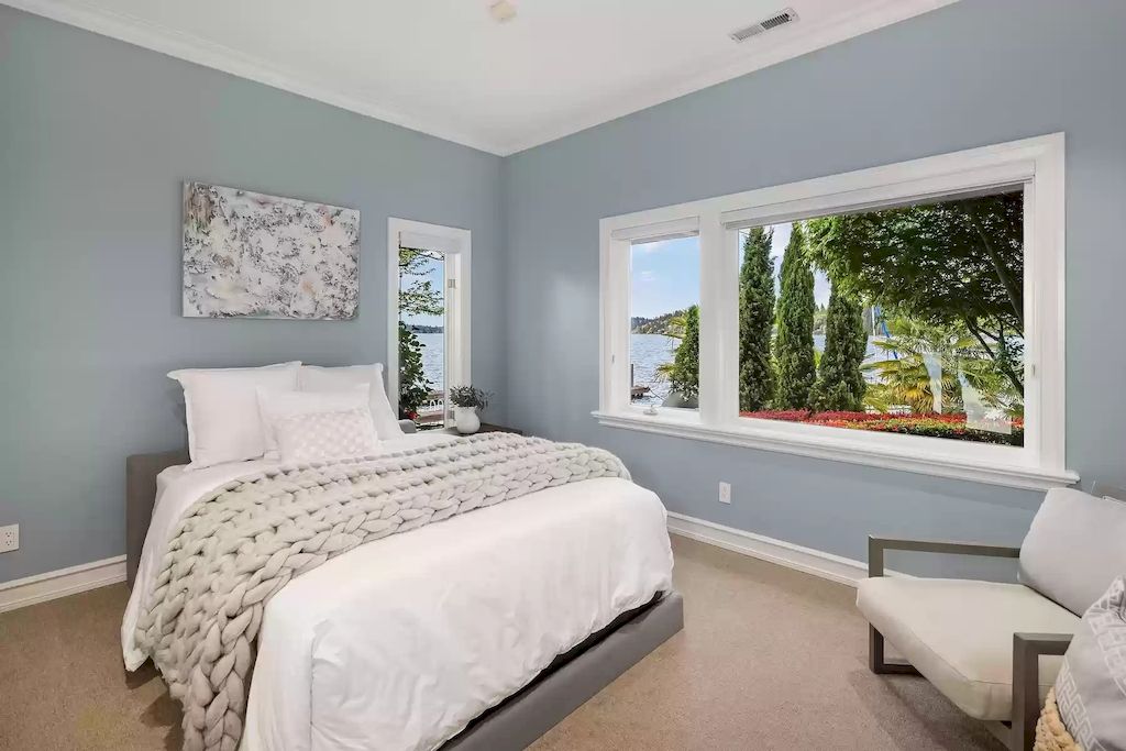 The Estate in Washington is a luxurious home highly curated landscape with an easy effort to the lake now available for sale. This home located at 8900 N Mercer Way, Mercer Island, Washington; offering 04 bedrooms and 05 bathrooms with 5,953 square feet of living spaces. 