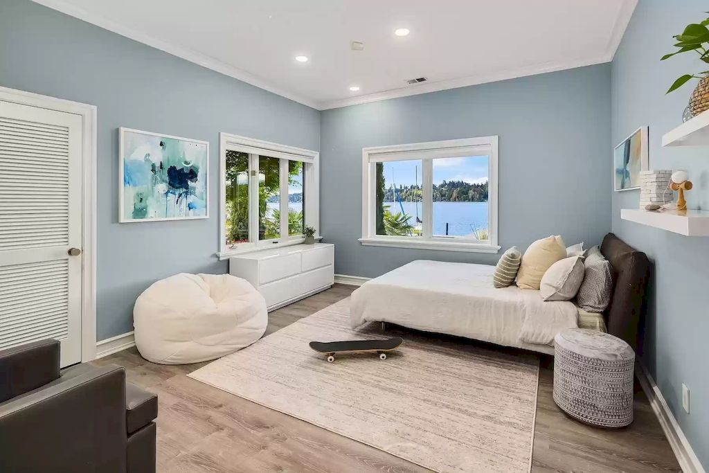 The Estate in Washington is a luxurious home highly curated landscape with an easy effort to the lake now available for sale. This home located at 8900 N Mercer Way, Mercer Island, Washington; offering 04 bedrooms and 05 bathrooms with 5,953 square feet of living spaces. 