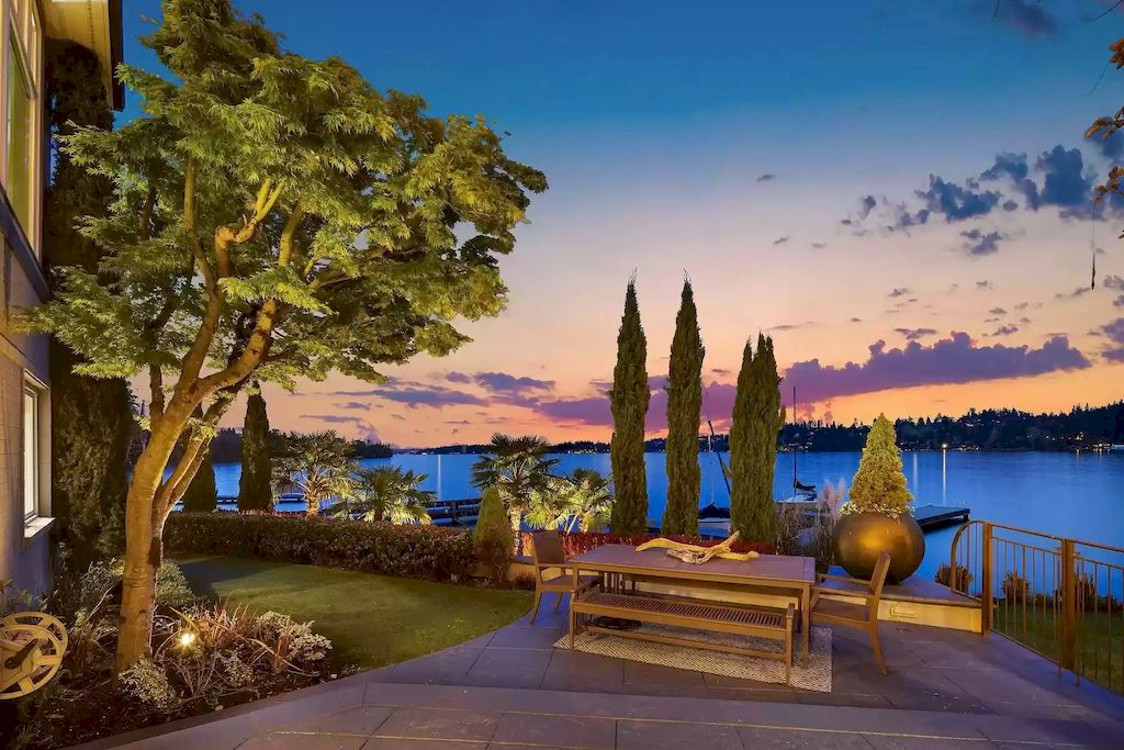 The Estate in Washington is a luxurious home highly curated landscape with an easy effort to the lake now available for sale. This home located at 8900 N Mercer Way, Mercer Island, Washington; offering 04 bedrooms and 05 bathrooms with 5,953 square feet of living spaces. 