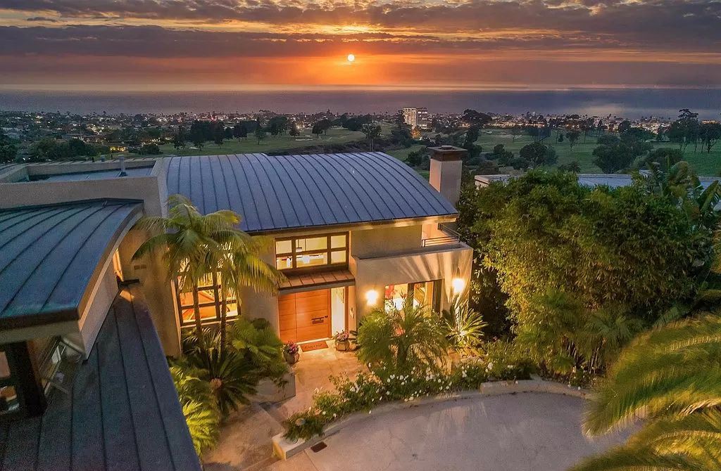 The Home in La Jolla is a classic contemporary estate has sweeping panoramic views of both the ocean and La Jolla Country Club Golf Course now available for sale. This house located at 6848 Country Club Dr, La Jolla, California