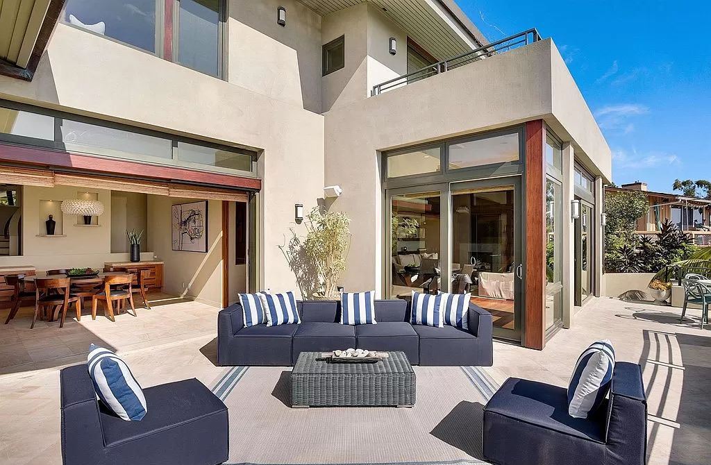 The Home in La Jolla is a classic contemporary estate has sweeping panoramic views of both the ocean and La Jolla Country Club Golf Course now available for sale. This house located at 6848 Country Club Dr, La Jolla, California