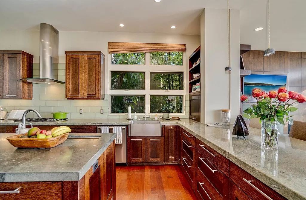 The Home in La Jolla is a classic contemporary estate has sweeping panoramic views of both the ocean and La Jolla Country Club Golf Course now available for sale. This house located at 6848 Country Club Dr, La Jolla, California