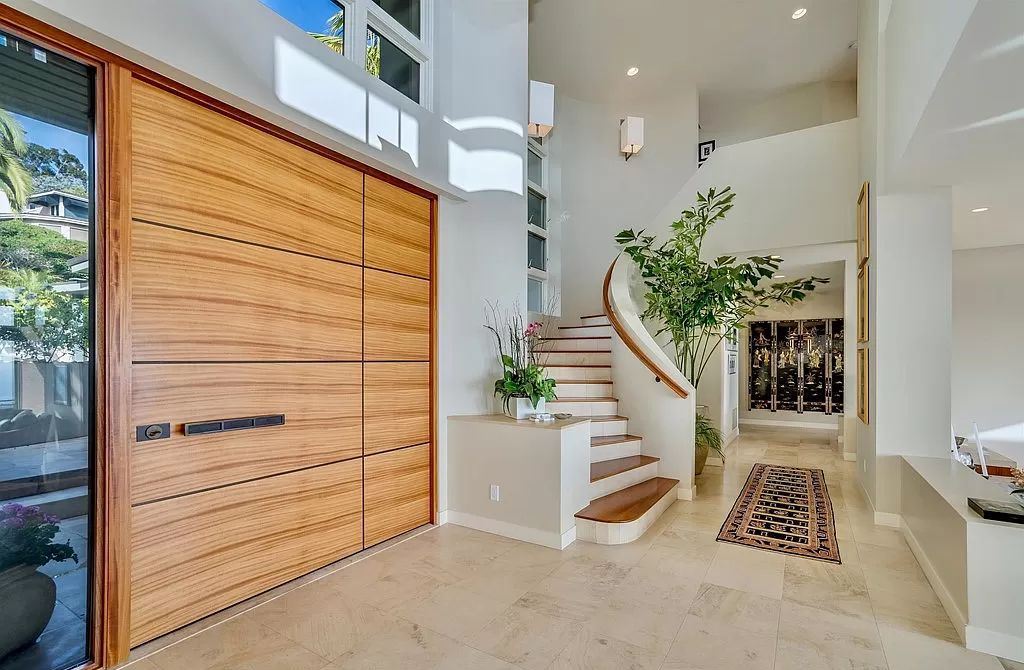 The Home in La Jolla is a classic contemporary estate has sweeping panoramic views of both the ocean and La Jolla Country Club Golf Course now available for sale. This house located at 6848 Country Club Dr, La Jolla, California