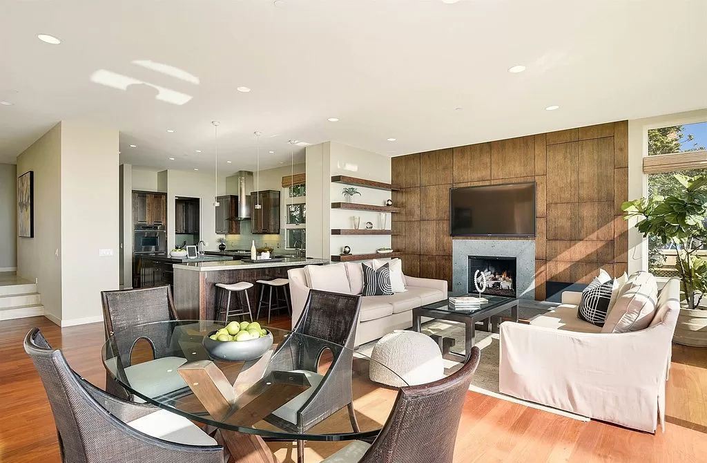 The Home in La Jolla is a classic contemporary estate has sweeping panoramic views of both the ocean and La Jolla Country Club Golf Course now available for sale. This house located at 6848 Country Club Dr, La Jolla, California