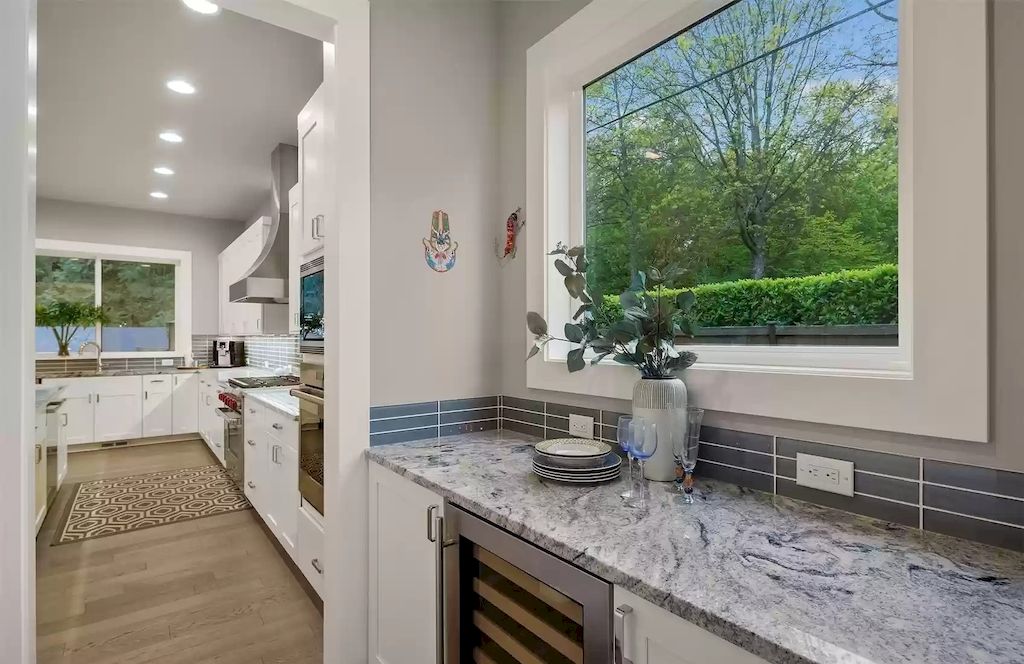 The House in Bellevue is covered outdoor living perfect for year-round enjoyment, now available for sale. This home located at 10803 SE 25th Place, Bellevue, Washington