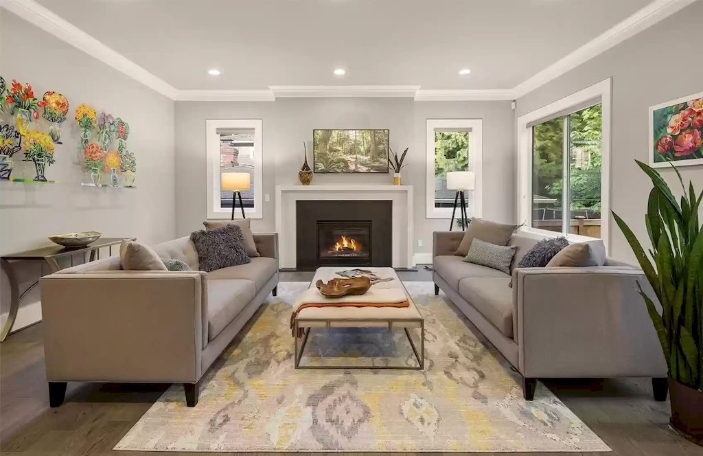 The House in Bellevue is covered outdoor living perfect for year-round enjoyment, now available for sale. This home located at 10803 SE 25th Place, Bellevue, Washington