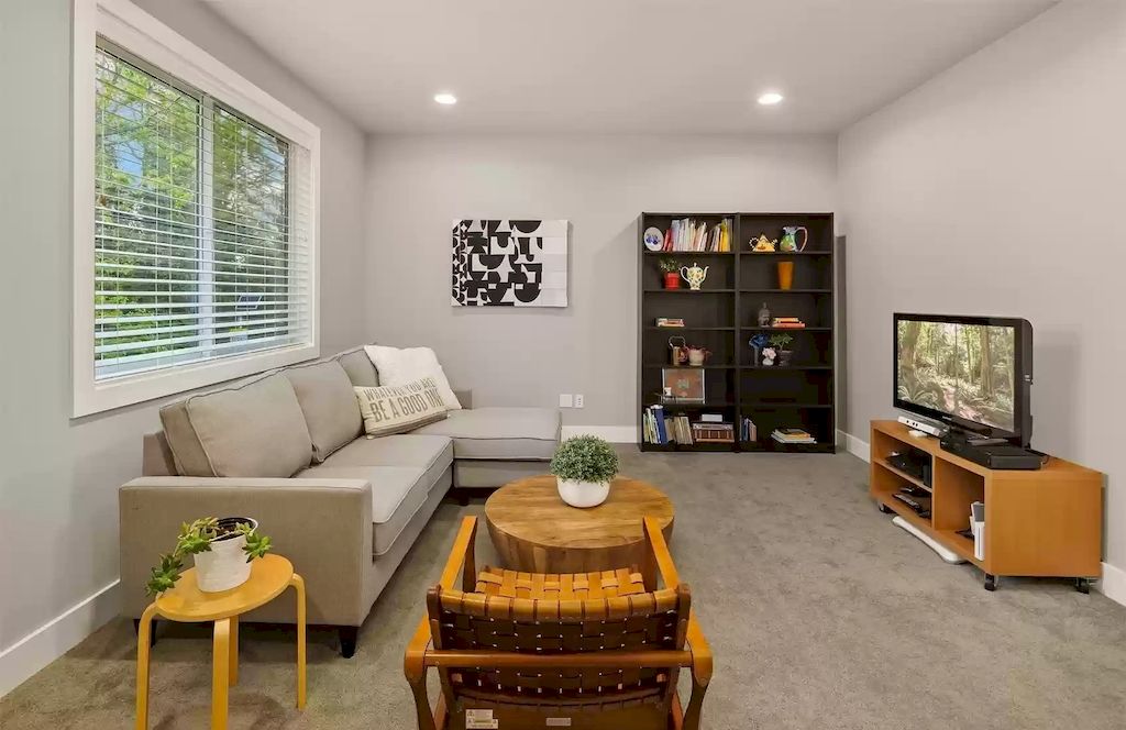 The House in Bellevue is covered outdoor living perfect for year-round enjoyment, now available for sale. This home located at 10803 SE 25th Place, Bellevue, Washington