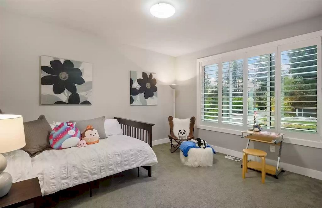 The House in Bellevue is covered outdoor living perfect for year-round enjoyment, now available for sale. This home located at 10803 SE 25th Place, Bellevue, Washington