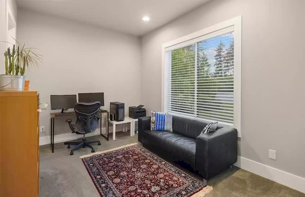 The House in Bellevue is covered outdoor living perfect for year-round enjoyment, now available for sale. This home located at 10803 SE 25th Place, Bellevue, Washington