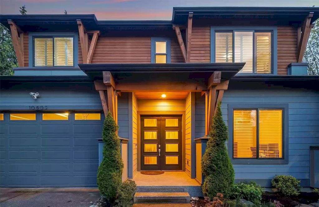 The House in Bellevue is covered outdoor living perfect for year-round enjoyment, now available for sale. This home located at 10803 SE 25th Place, Bellevue, Washington