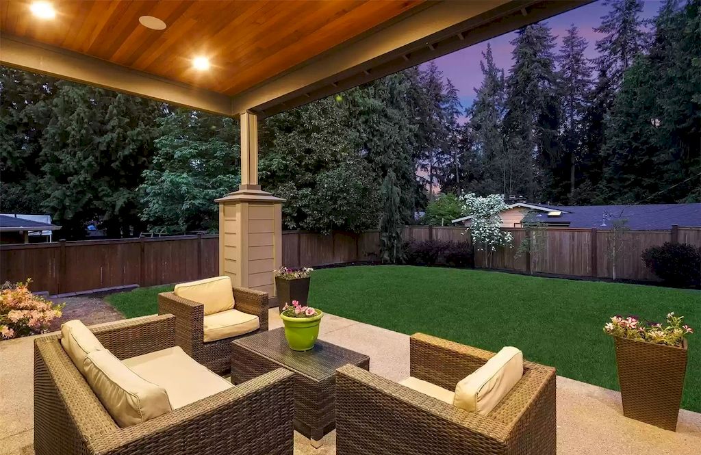The House in Bellevue is covered outdoor living perfect for year-round enjoyment, now available for sale. This home located at 10803 SE 25th Place, Bellevue, Washington