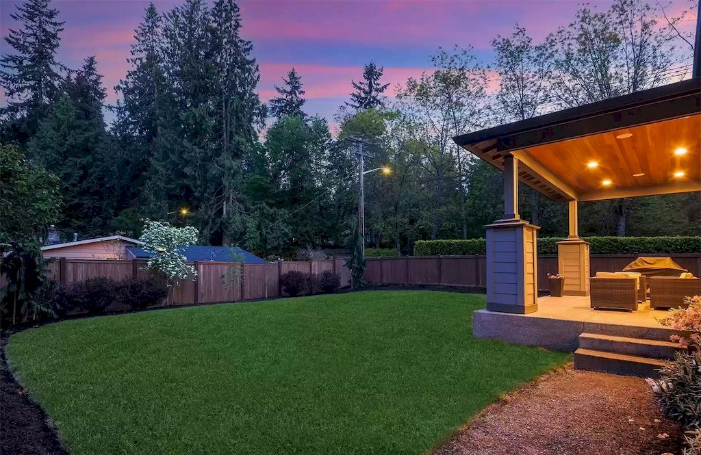 The House in Bellevue is covered outdoor living perfect for year-round enjoyment, now available for sale. This home located at 10803 SE 25th Place, Bellevue, Washington