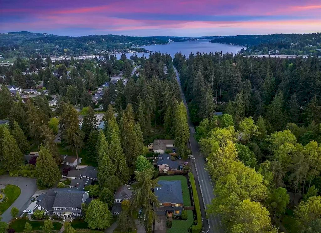 The House in Bellevue is covered outdoor living perfect for year-round enjoyment, now available for sale. This home located at 10803 SE 25th Place, Bellevue, Washington