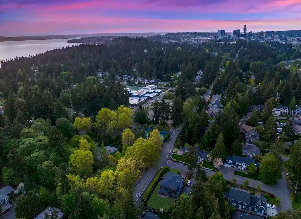 The House in Bellevue is covered outdoor living perfect for year-round enjoyment, now available for sale. This home located at 10803 SE 25th Place, Bellevue, Washington