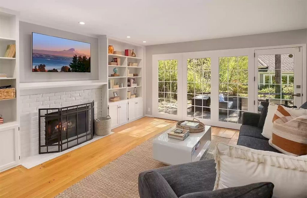 The Estate in Washington is a luxurious home filled with natural light in an idyllic verdant setting now available for sale. This home located at 8521 Hunts Point Lane, Hunts Point, Washington; offering 05 bedrooms and 04 bathrooms with 3,549 square feet of living spaces.