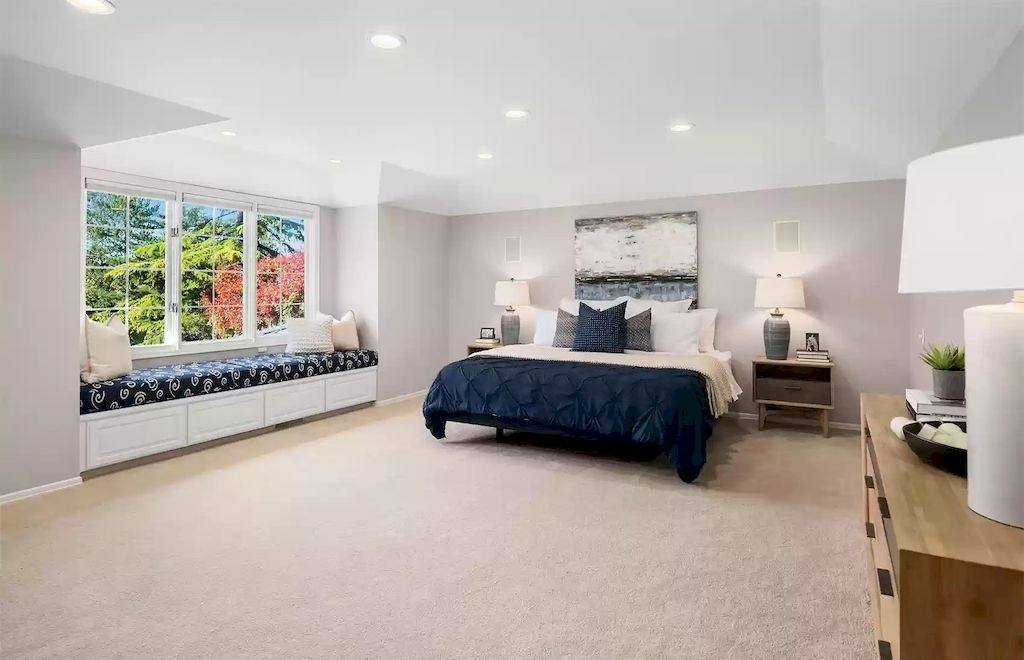 The Estate in Washington is a luxurious home filled with natural light in an idyllic verdant setting now available for sale. This home located at 8521 Hunts Point Lane, Hunts Point, Washington; offering 05 bedrooms and 04 bathrooms with 3,549 square feet of living spaces.